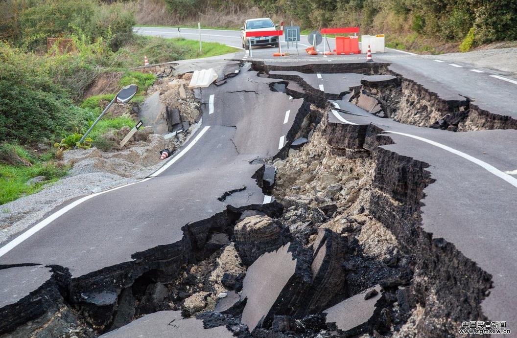新西兰强震：现场狼藉 首波海啸到达