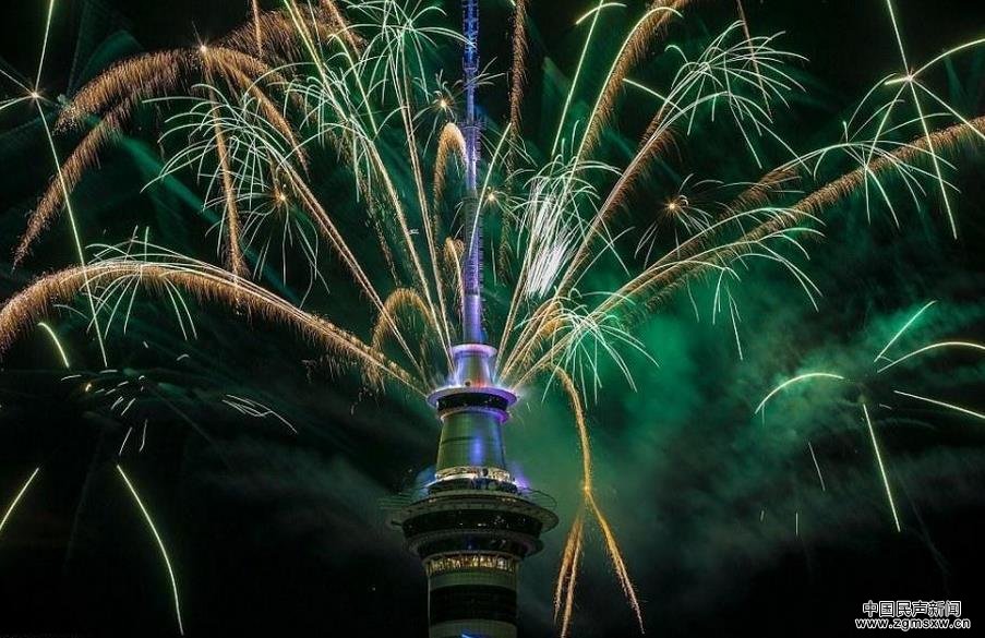 世界各地迎接新年 新西兰烟花绚丽夺目