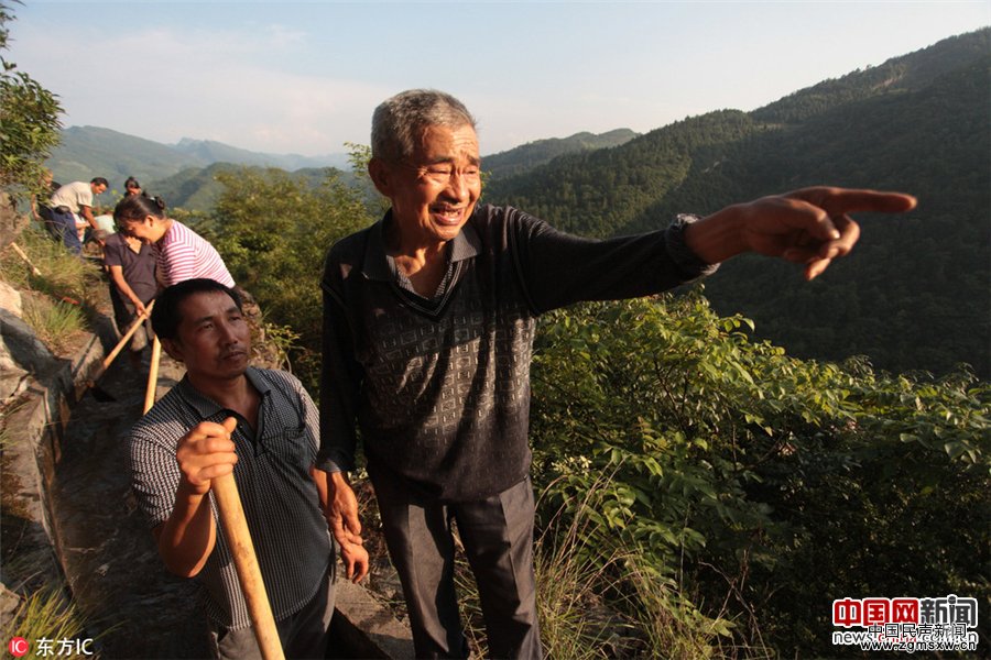 82岁老人带领村民在悬崖凿出7200米水渠