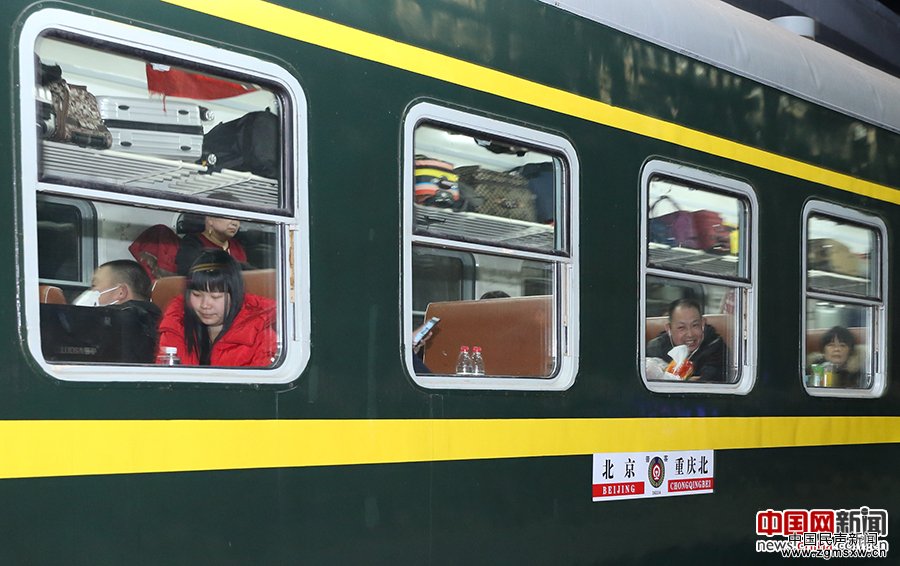 北京铁路局春运首趟增开旅客列车发车