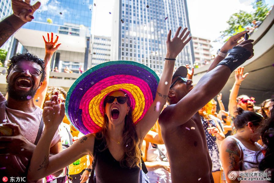巴西年度狂欢节舞会彩排现场