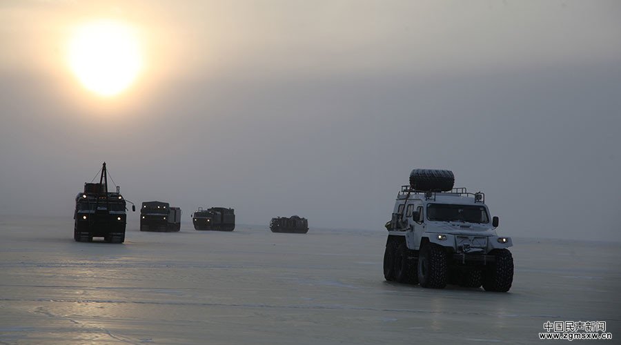 北极冒险：俄罗斯军用车辆在北极地区进行耐寒