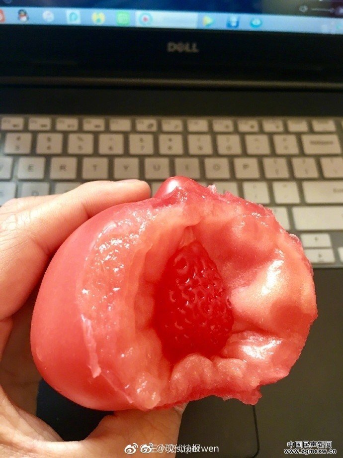 西红柿里吃出草莓 网友：跨种族的爱情