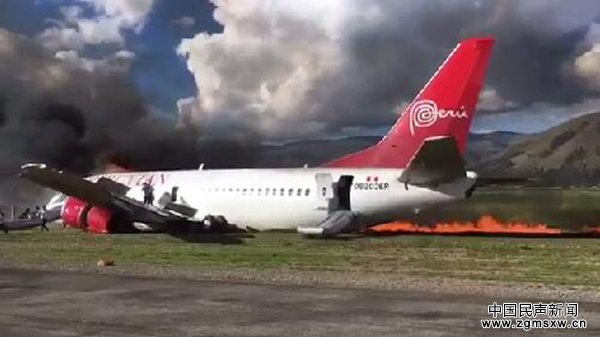 秘鲁一架载百人的客机着陆时冲出跑道起火