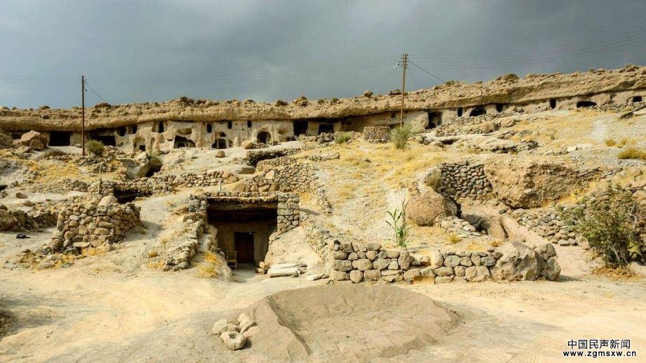 英媒探秘伊朗古村落 只有150人仍过“穴居”生活