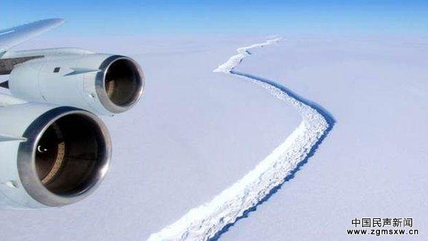 南极最大冰架裂缝扩大 百年内或将崩塌