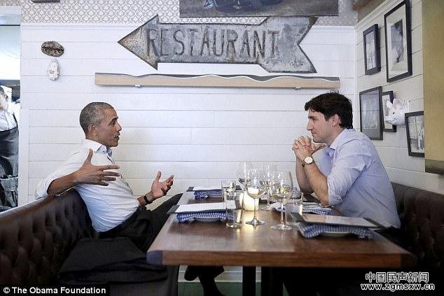奥巴马与特鲁多共进晚餐 临别时深情相拥