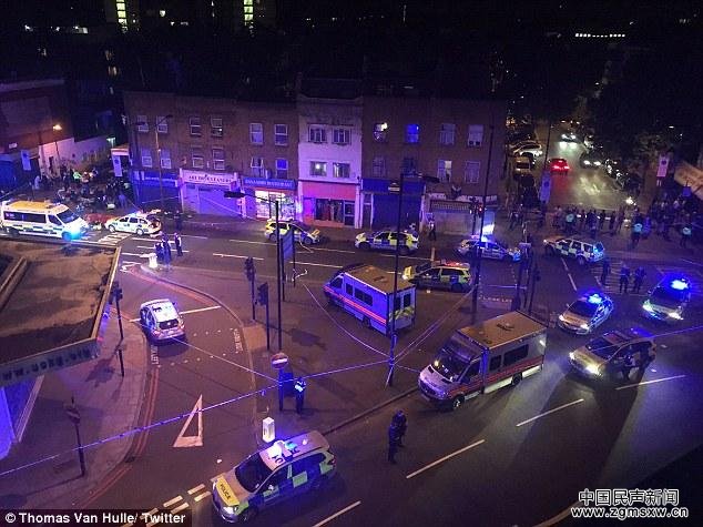 英国货车在伦敦一公园冲撞人群 约10人被撞倒