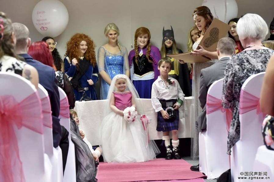 <b>5岁癌症女孩穿婚纱“结婚” 童话明星都到场</b>