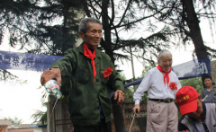 岳阳：92岁抗战老兵伏宗鑫的愿望终于实现了