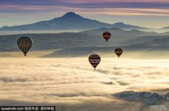 土耳其热气球飘飞卡帕多西亚高原