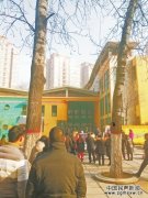 <b>郑州一幼儿园20多个孩子常被殴打 还被＂脱衣示</b>