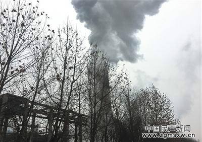 1月16日下午，山西同世达煤化工集团脱焦塔浓烟滚滚。